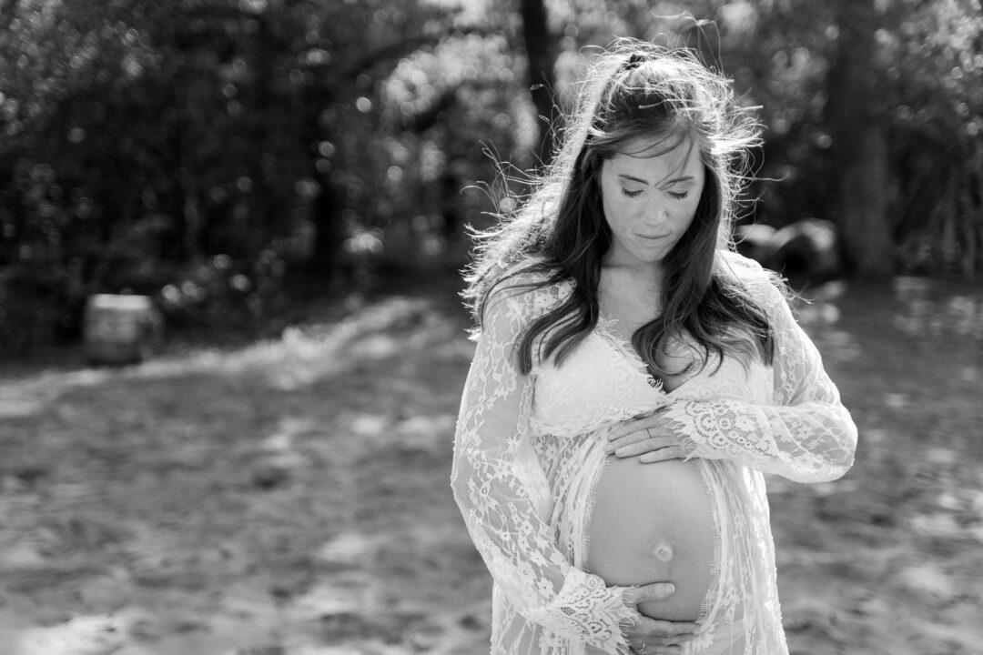 Tedere zwangerschaps- en newbornserie uit de daglichtstudio in Gaanderen