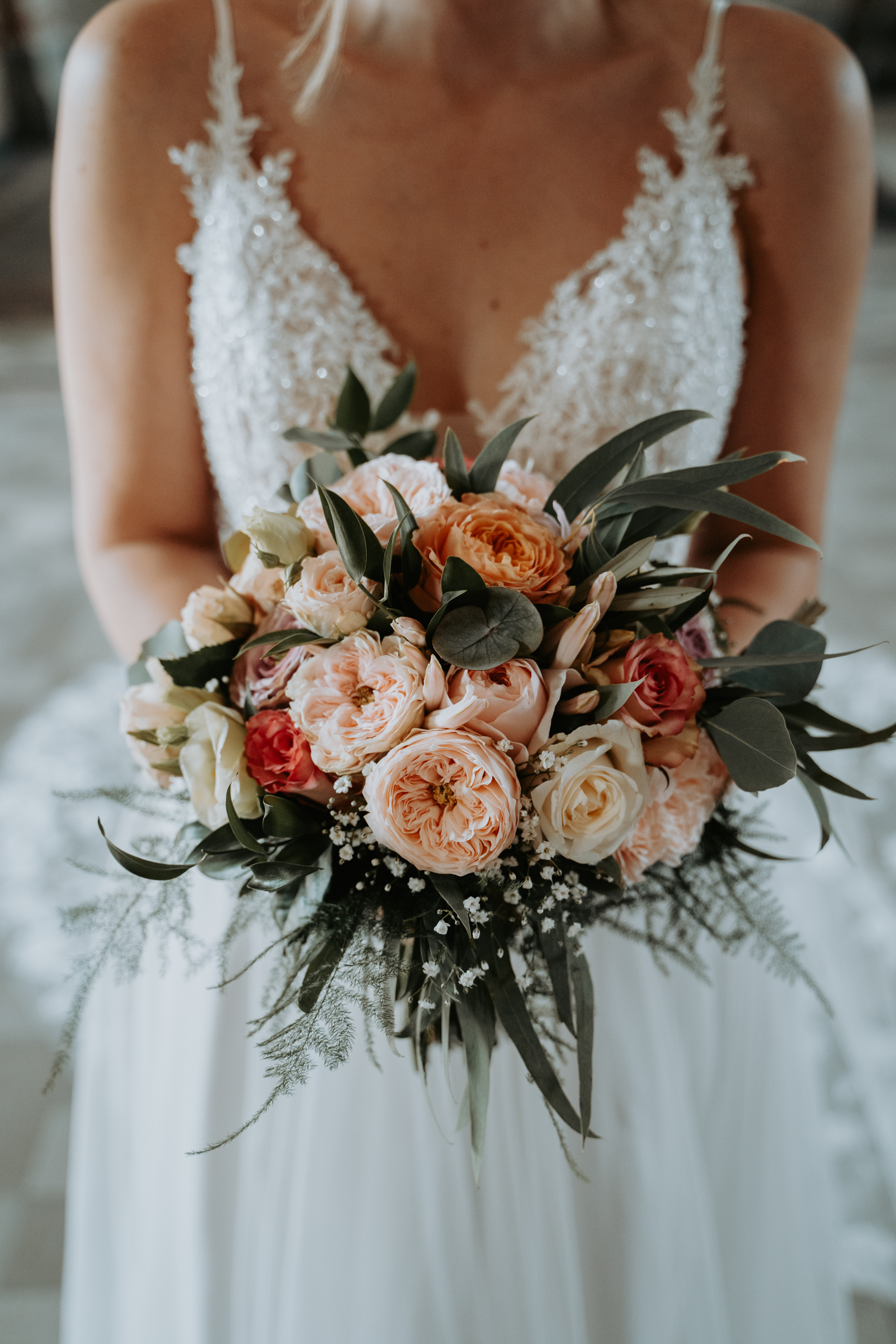 Bruidspaar tijdens een trouwreportage in Gelderland