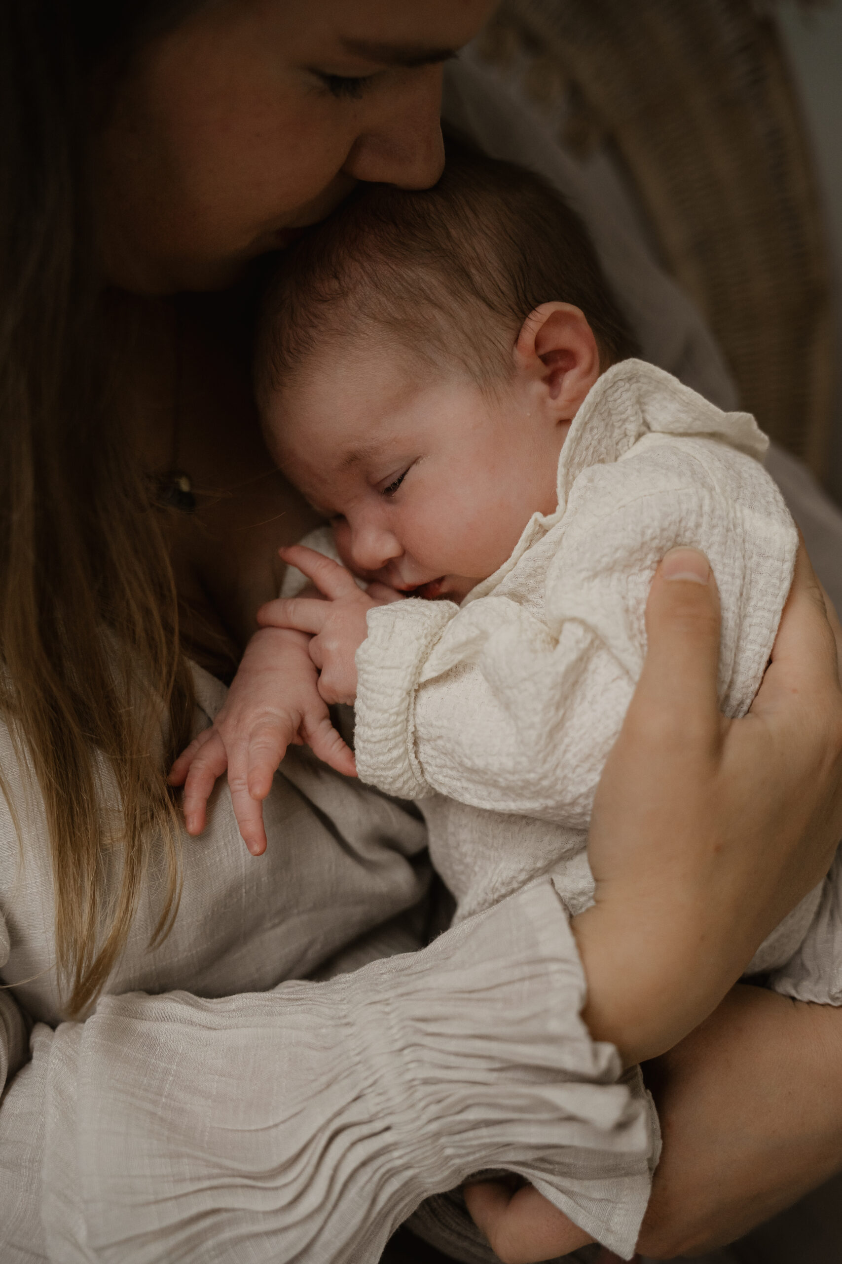 Beeld uit een newbornshoot in de daglichtstudio in Gaanderen